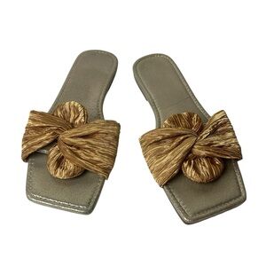Gold Metallic women’s flat sandals square toe silhouette. Slide SZ 9 / EU 40